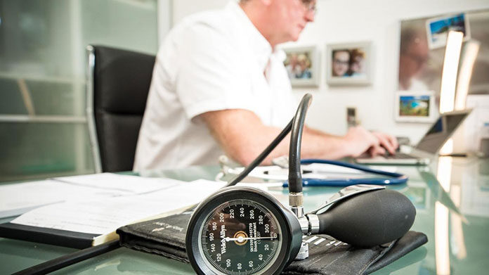 Powiększanie ust kwasem hialuronowym