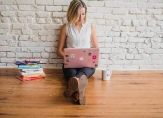 Co położyć na podłogę żeby było ciepło?