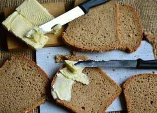 Czy można smarować psu łapy wazeliną?