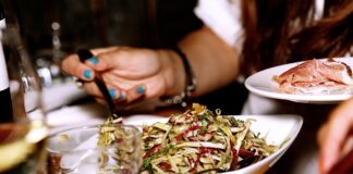 Kiedy dodać boczek do smalcu?